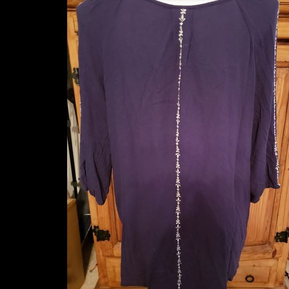 Torrid Navy Blouse with White Embroidery 2X Boho Peasant Hippie - Picture 3 of 6